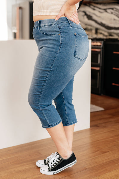Judy Blue | Emily High Rise Cool Denim Pull On Capri Jeans