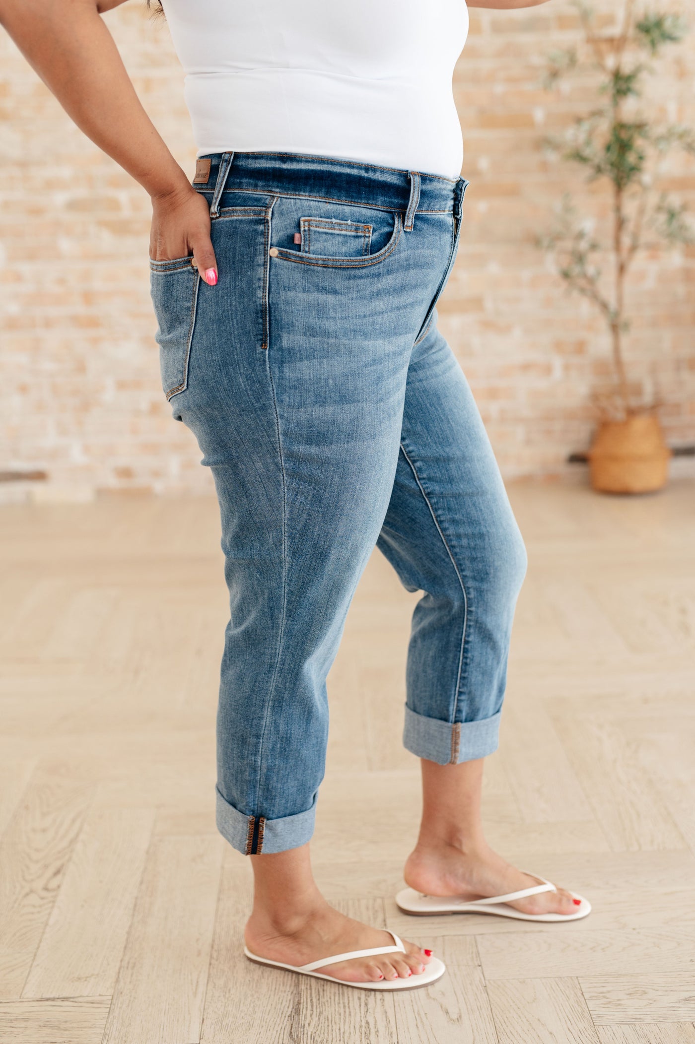 Judy Blue | Laura Mid Rise Cuffed Skinny Capri Jeans