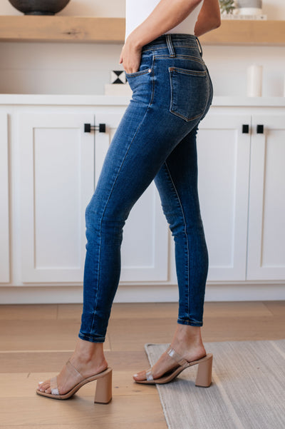 Judy Blue | Maxine Mid-Rise Skinny Jeans