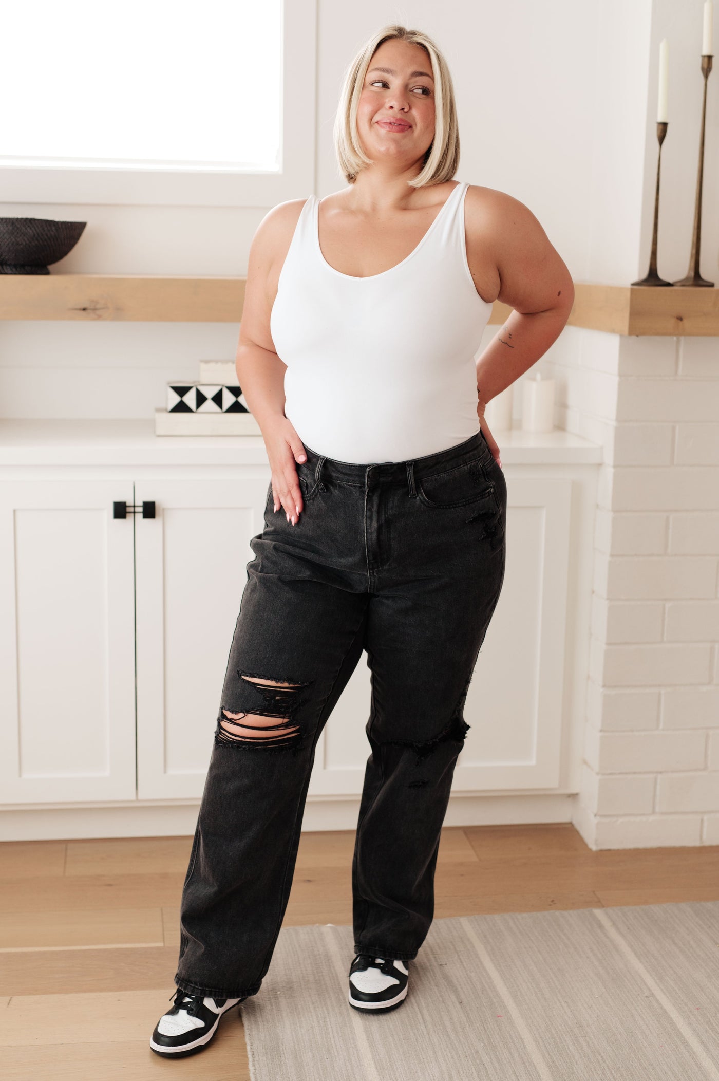 Judy Blue | Susannah High Rise Rigid Magic 90's Distressed Straight Jeans in Black