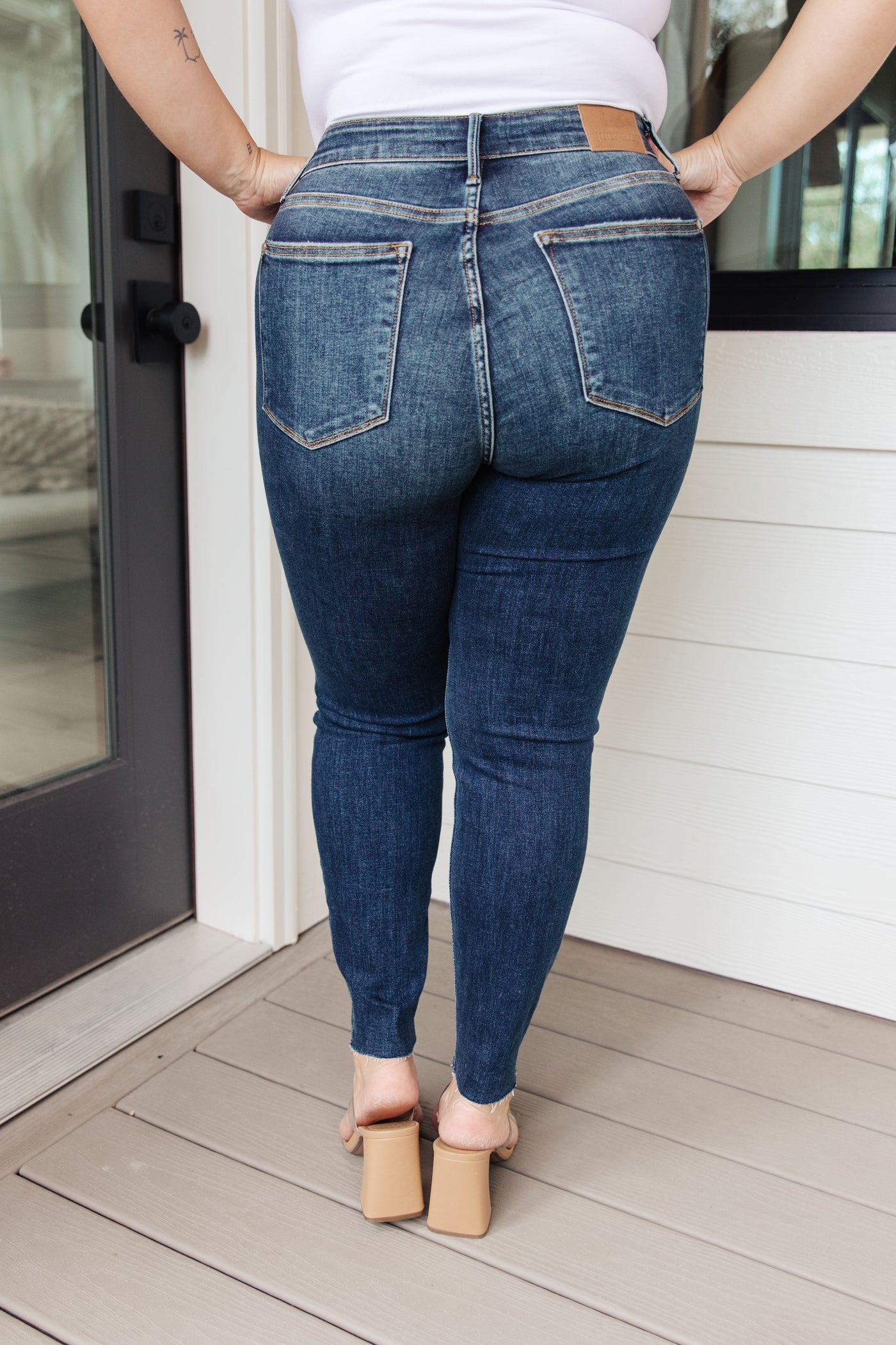 Judy Blue | Lydia Mid Rise Vintage Raw Hem Skinny Jeans